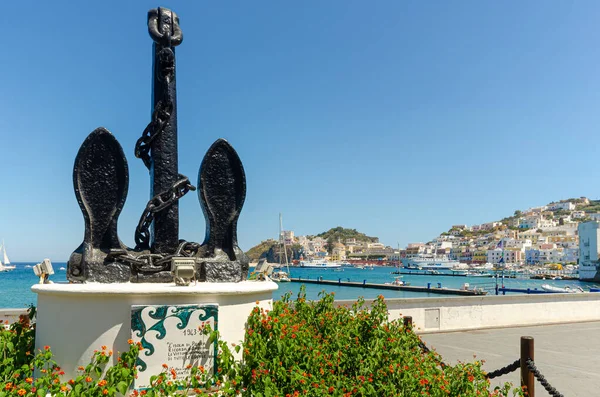 Ponza Italien Augusti 2017 Dante Alighieri Monument Tillägnat Oskyldiga Offer — Stockfoto