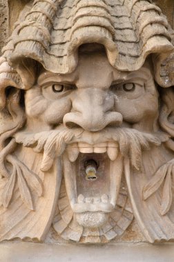 Mannheim. Almanya. Friedrichsplatz 'daki Wasserturm (Su Kulesi) şehir heykelleri.