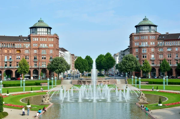 Mannheim Niemcy Czerwca 2012 Widok Park Friedrichsplatz Jego Fontannę — Zdjęcie stockowe