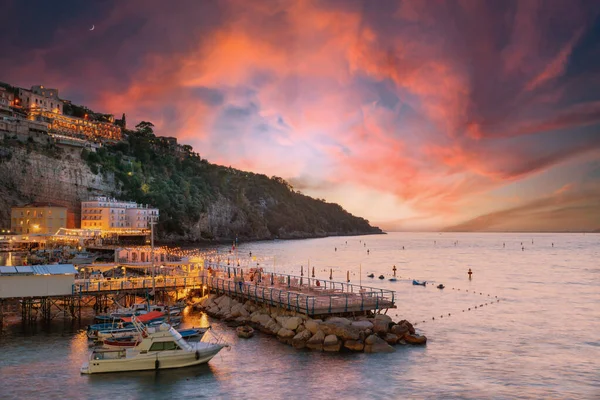 Sorrento Italien Fantastisk Utsikt Efter Solnedgången Marina Grande Med Restauranger — Stockfoto