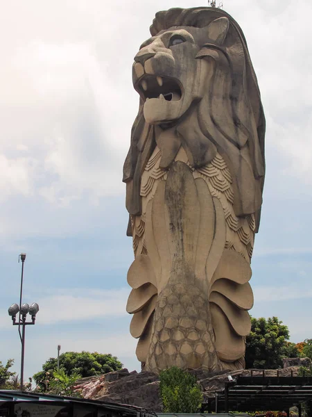 Singapore March 2018 Big Merlion Statue Sentosa Island Height Holding — Stock Photo, Image