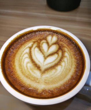 Latte sanat üstüne kahve, seçici odak sıcak ve yakın çekim