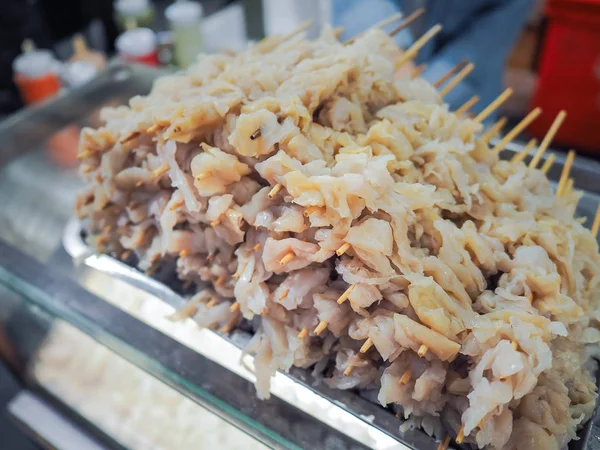Medusas Frescas Pinchos Madera Para Barbacoa Mercado Alimentos Mar Tailandia — Foto de Stock