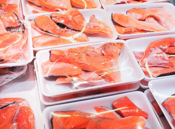 Filetto Salmone Fresco Confezionato Vendita Supermercato Mercato Dei Frutti Mare — Foto Stock