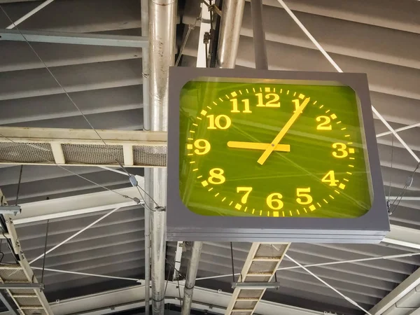 Green Highlight Clock Hang Roof Train Station Japan Close Clock — Stock Photo, Image