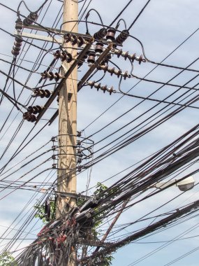 Tel ve kablo karmaşası, Bangkok, Tayland her sokakta kablo ve teller kaos.