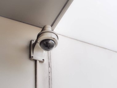 Beton duvara Eski Cctv kamera güvenliği , Metin (güvenlik, güvenlik, teknoloji) yer ile)