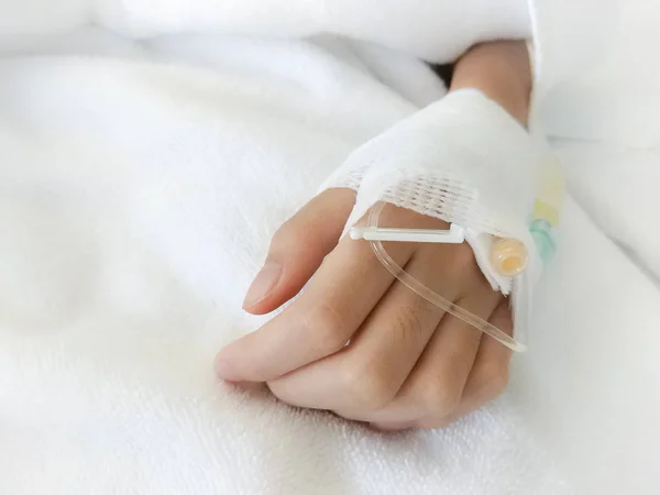 Kinderhand Zur Unterstützung Krankenhaus Mit Mullbinden Umwickelt Mit Platz Für — Stockfoto