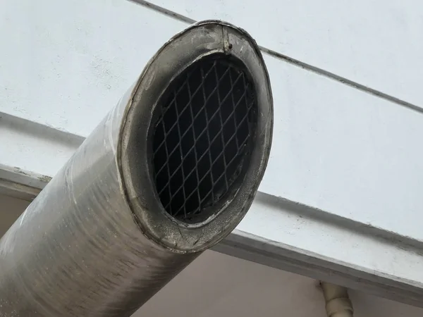 Tubo Ventilación Aire Acondicionado Instalado Fuera Del Edificio Tubo Ventilación —  Fotos de Stock