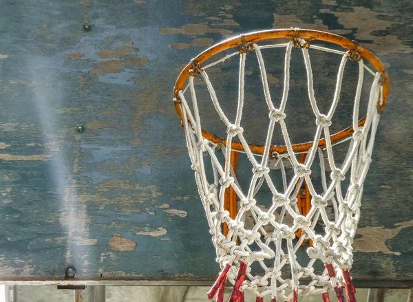 Çember Rüyası Sokak Basketbolu Ahşap Sepet Çemberi Yumuşak Odak Filtresi — Stok fotoğraf