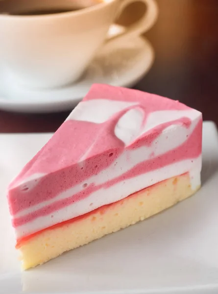 Slice Raspberry Cake Strawberry Cheese Cake White Plate Chose Strawberry — Stock Photo, Image