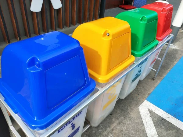 Bangkok Tajlandia Października 2019 Kolorowe Pojemniki Recyklingu Zbierania Materiałów Wtórnych — Zdjęcie stockowe