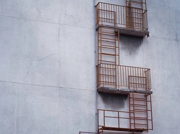 Brandtrappan Utanför Byggnaden Gamla Brandstegen Installerade Utanför Den Gamla Lägenheten — Stockfoto