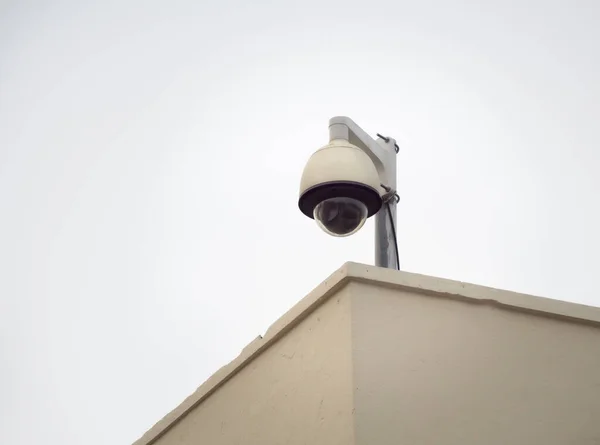 Kamera Ochrony Cctv Wysokim Słupie Dla Ochrony Publicznej Monitoring Cctv — Zdjęcie stockowe