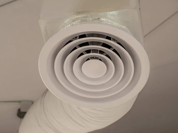 Tubo Ventilación Aire Instalado Techo Del Edificio Oficinas Centro Comercial —  Fotos de Stock