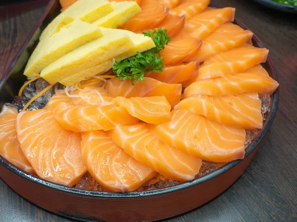 Filete Salmón Sashimi Fresco Con Tamakoyaki Tazón Plato Japonés —  Fotos de Stock