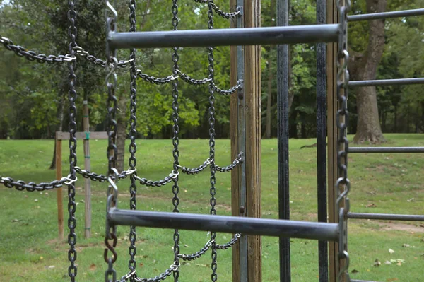 公衆遊び場で鎖で作られたはしごの閉鎖 — ストック写真