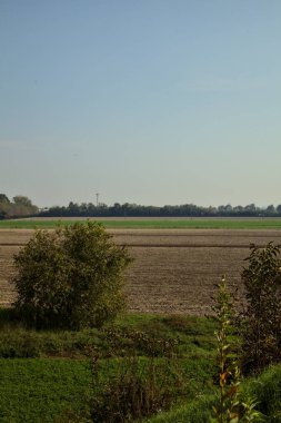 Sonbaharda kırsalda sürülen tarlalar