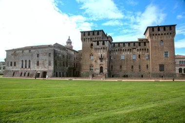 Açık bir günde Ducale Kalesi cephesi