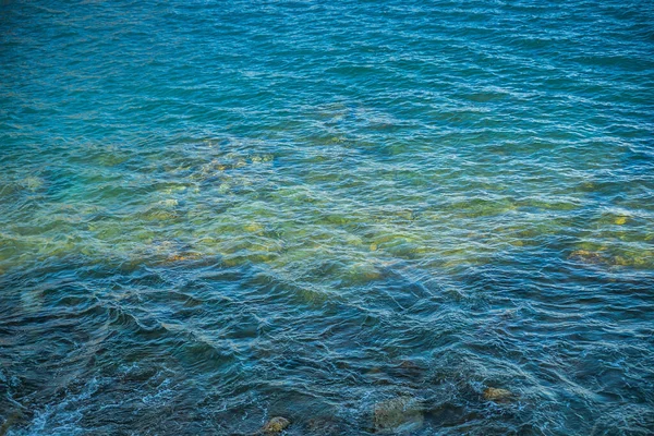 Γαλάζια Και Πράσινη Επιφάνεια Θαλασσινού Νερού — Φωτογραφία Αρχείου