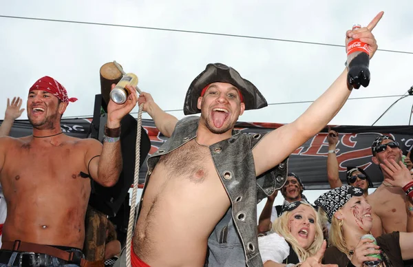 ZURİH, SWitness ZERLAND - 14 AĞUSTOS 2010: 19. Sokak Geçidi, Zürih. Avrupa 'nın dört bir yanından gelen ziyaretçiler özgürlük, sevgi ve hoşgörüyü kutluyorlar..