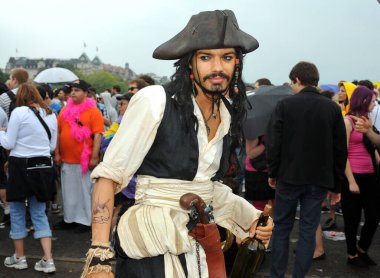 ZURİH, SWitness ZERLAND - 14 AĞUSTOS 2010: 19. Sokak Geçidi, Zürih. Avrupa 'nın dört bir yanından gelen ziyaretçiler özgürlük, sevgi ve hoşgörüyü kutluyorlar..