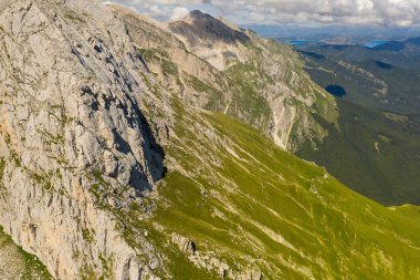 Corno piccolo 'nun havadan görünüşü ve Granan sasso italy abruzzo' nun dağ bölgesindeki laga dağları.