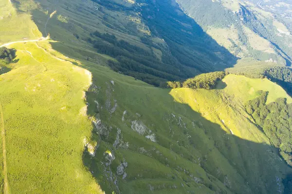 Luftaufnahme Einer Grünen Wiese Der Bergregion Des Gran Sasso Italien — Stockfoto