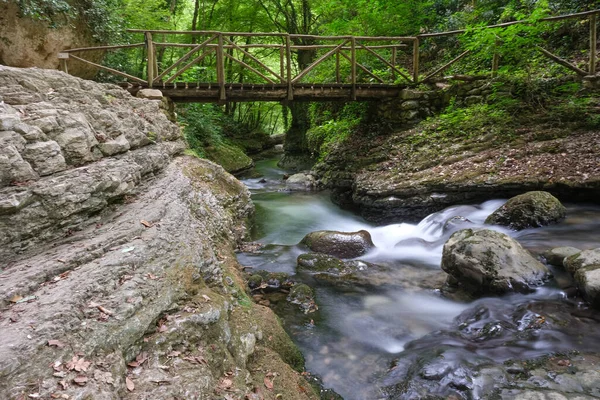 Most Přes Řeku Orfento Uvnitř Horského Komplexu Majella Abruzzo — Stock fotografie