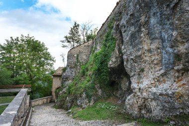 Palena Chieti Abruzzo İtalya 'da sunağın Meryem Ana' sının inzivaya çekilmiş hali.