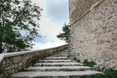 Abruzzo İtalya 'nın Majella dağlık bölgesinde Rocca Caramanico köyünün tarihi merkezi.
