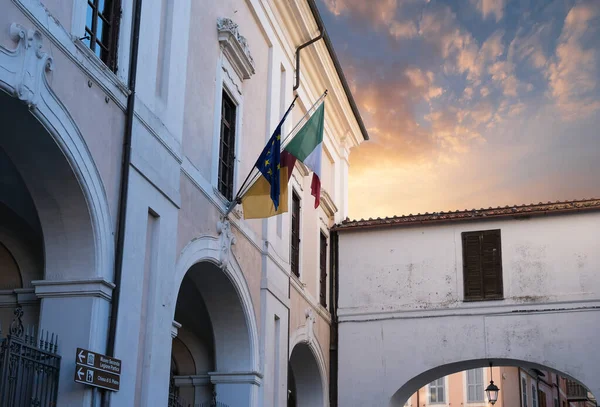 Albano Lazio belediye binasının ön cephesi