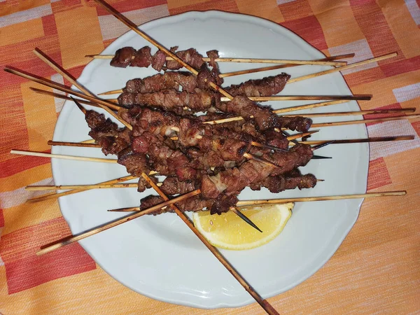 Egy Tál Grillezett Birka Kebab — Stock Fotó