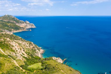 Toskana Maremması 'ndaki Monte Argentario' nun deniz manzarası.