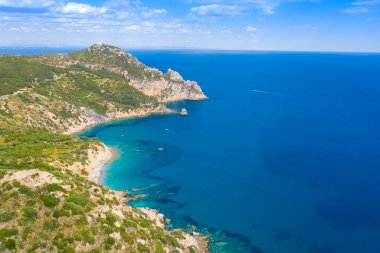 Toskana Maremması 'ndaki Monte Argentario' nun deniz manzarası.
