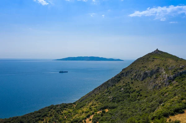 Toskana Maremması 'ndaki Monte Argentario' nun deniz manzarası.