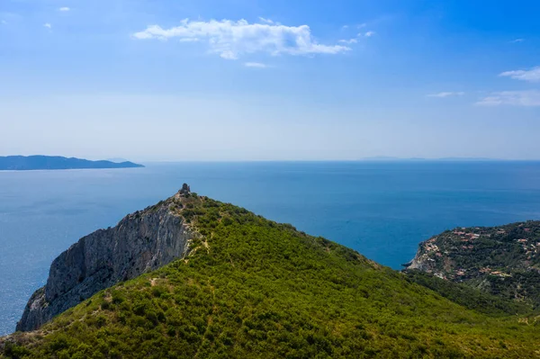 Toskana Maremması 'ndaki Monte Argentario' nun deniz manzarası.