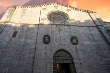 Gubbio umbria italy 'nin ortaçağ kasabasında bir katedral.