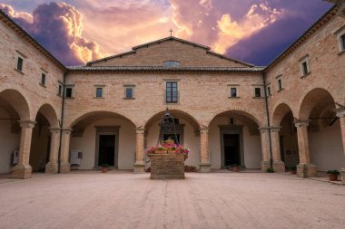 Gubbio umbria italy kalesinde Sant 'ubaldo Bazilikası