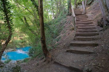 Colle di val d 'elsa Toskana İtalya' nın akışkan parkına giden yolun merdiveni.