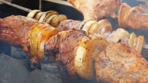 Cozinha de carne de churrasco 4k — Vídeo de Stock