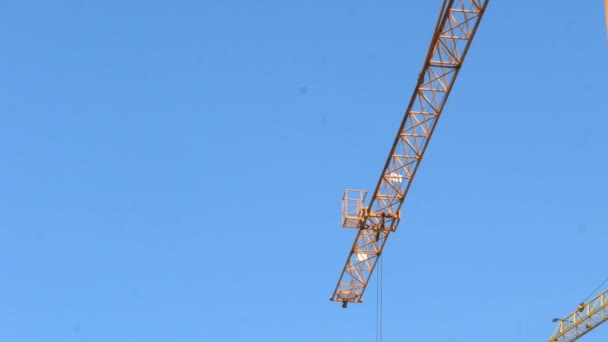Stavební jeřáb pracovní věžáku 4k — Stock video