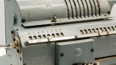 Eski sovyet mekanik hesap makinesi ekleme makinesi 4k