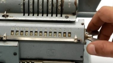 Eski sovyet mekanik hesap makinesi ekleme makinesi 4k