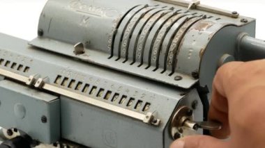 Eski sovyet mekanik hesap makinesi ekleme makinesi 4k