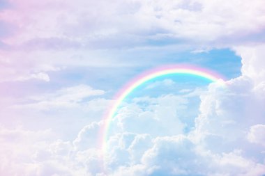 Mavi gökkuşağında gökkuşağı olan bulutun dokusu