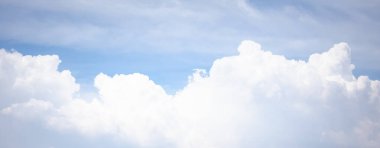 Mavi gökyüzündeki bulutun dokusu