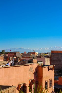 Fez, Medina 'daki deri üretim noktasında el yapımı renkli parçalar bulunan deri mağazası.