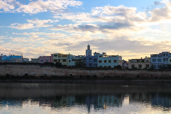Vista Del Terrapieno Bassin Souani Case Colorate Una Moschea Meknes — Foto Stock