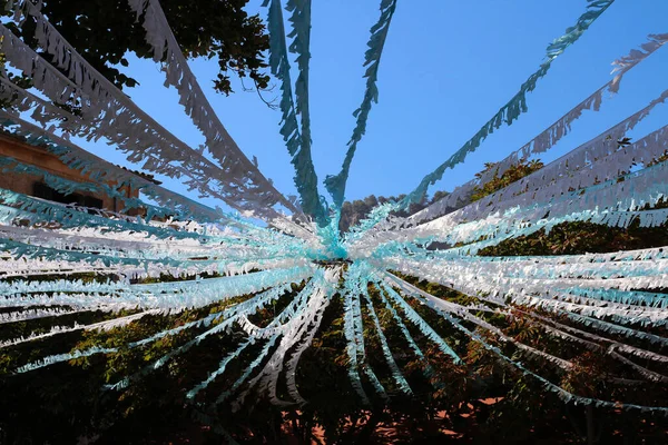 Valldemossa kasabasında güneş koruması. Mayorka, İspanya.